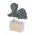 Escultura realista de pareja Romance de Ángeles Anglada