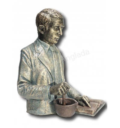 Realistic sculpture Pharmacist/Chemist by Angeles Anglada_right side