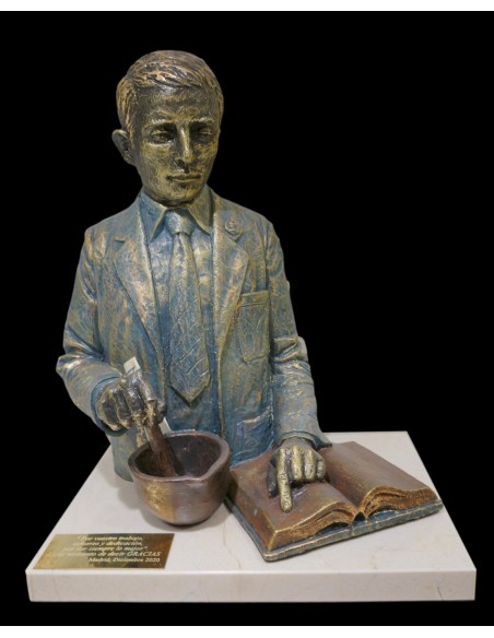 Escultura realista de profesión Quimico, Farmaceutico con base de marmol