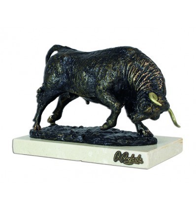 Realistic animal sculpture Estrion bull. Spanish sculpture by Ángeles Anglada